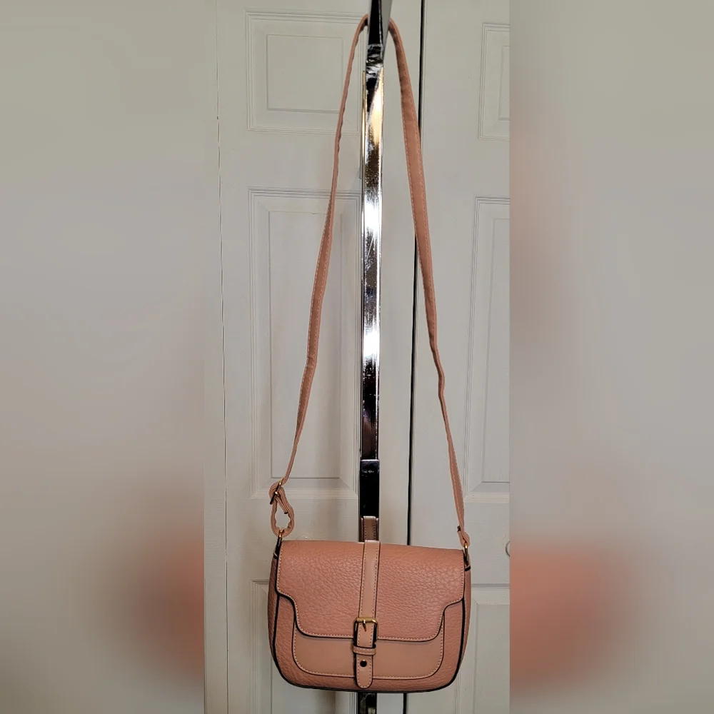 #557-Elegant Pink w/Gold Buckle Leather Crossbody Bag